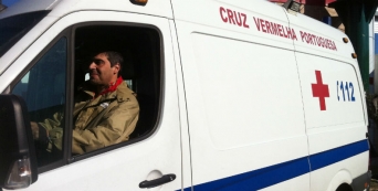 ambulância cruz vermelha INEM